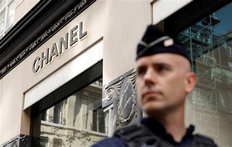 chanel store paris robbery|short hills mall robbery Chanel.